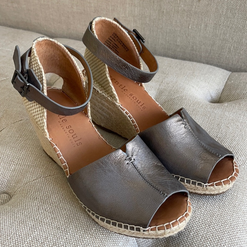 Gentle Souls by Kenneth Cole Silver Wedges
